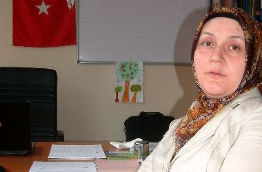 Başörtüsü baskısı Lojmana Sıçradı