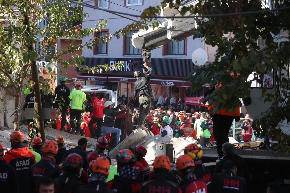Kocaeli'de çöken binanın enkazında iki çocuğun cenazesine ulaşıldı