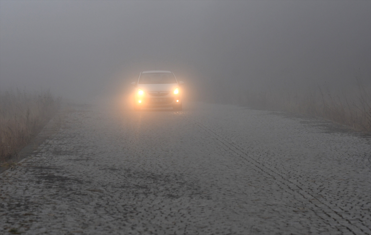 Kars'ın yükseklerine kar yağdı