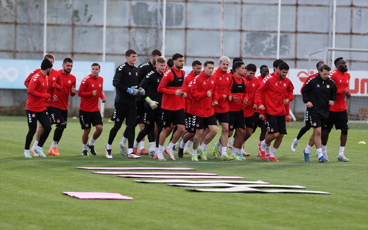 Sivasspor'da teknik direktör Altıparmak hedefi play-off koydu