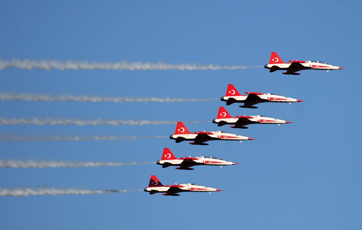 Türk Yıldızları, Kırklareli semalarında gösteri uçuşu yaptı