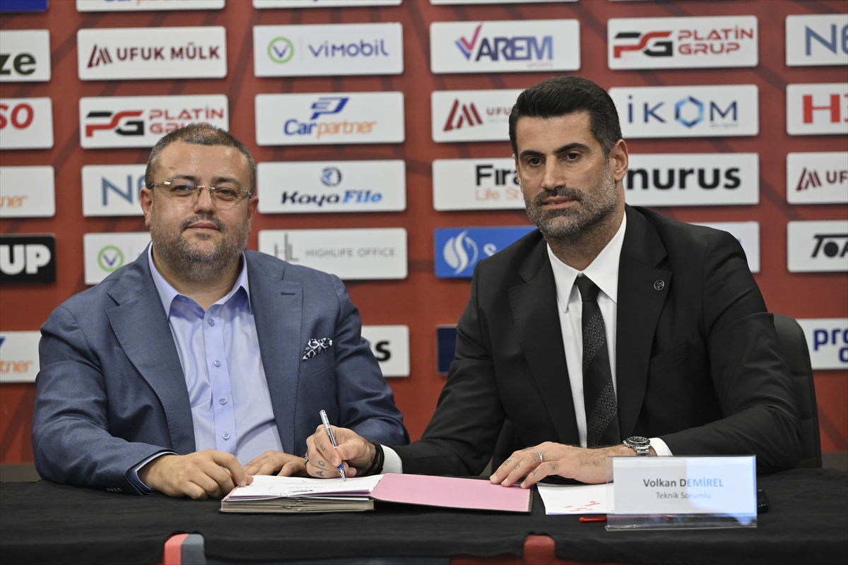 Gençlerbirliği'nde Volkan Demirel'in "imza, kutlama ve ilk idman" günü