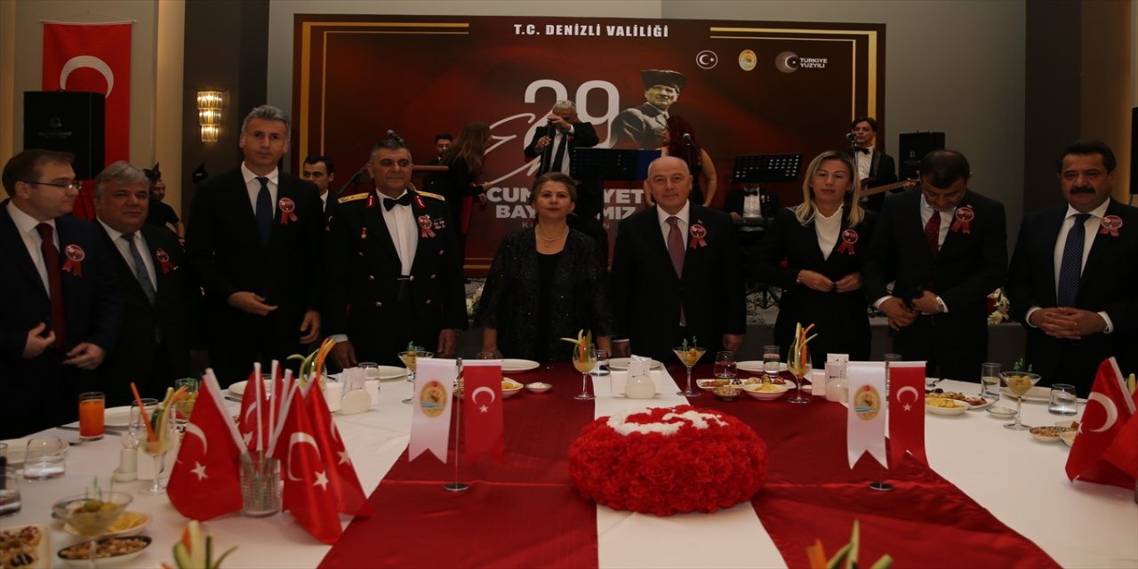 Denizli’de Cumhuriyet’in 102. yılı resepsiyon ve konserle coşkuyla kutlandı