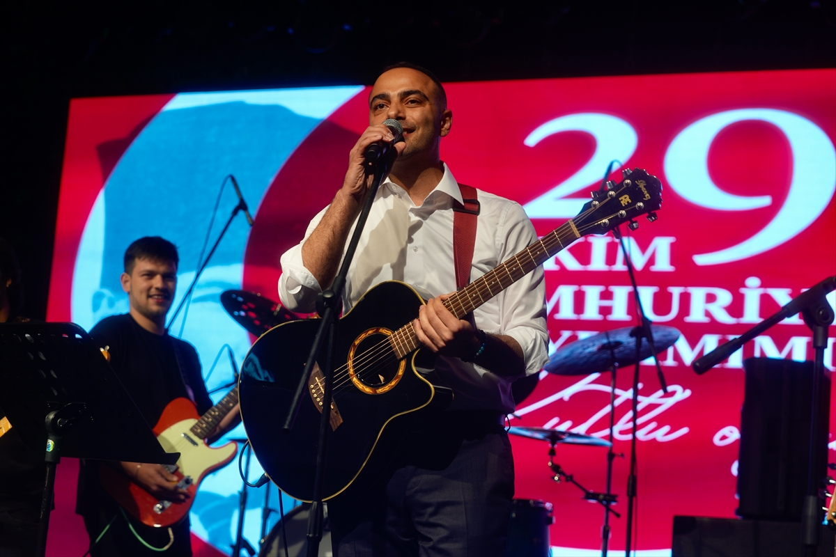 Gaziosmanpaşa'da Cumhuriyet'in 102. yılı çeşitli etkinliklerle kutlandı