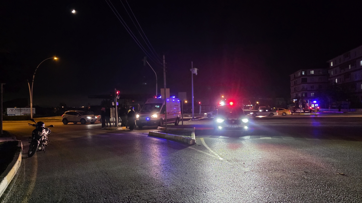 Çorum'da devrilen motosikletteki 2 kişi yaralandı