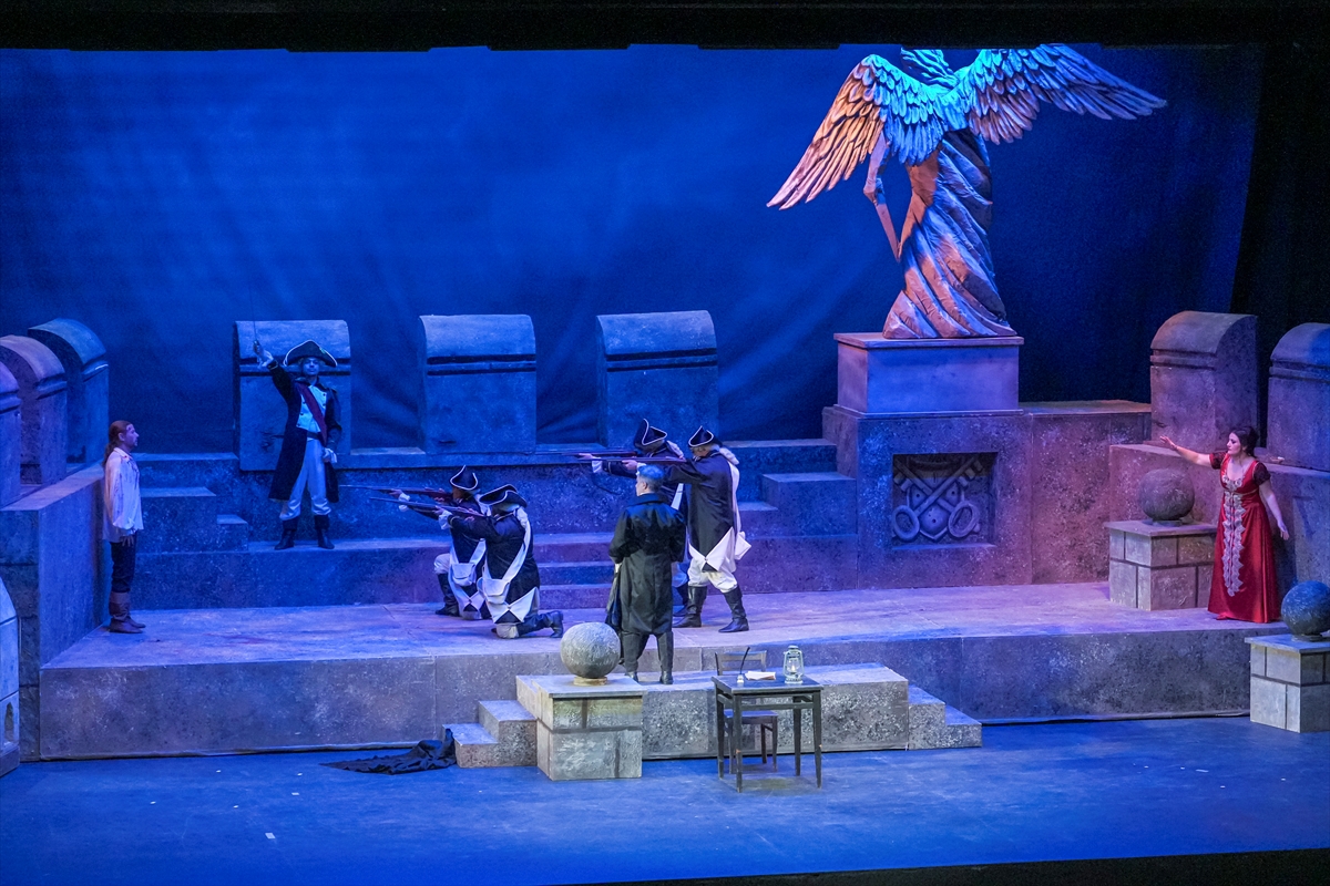 Antalya Devlet Opera ve Balesi "Tosca" operasını sahneledi
