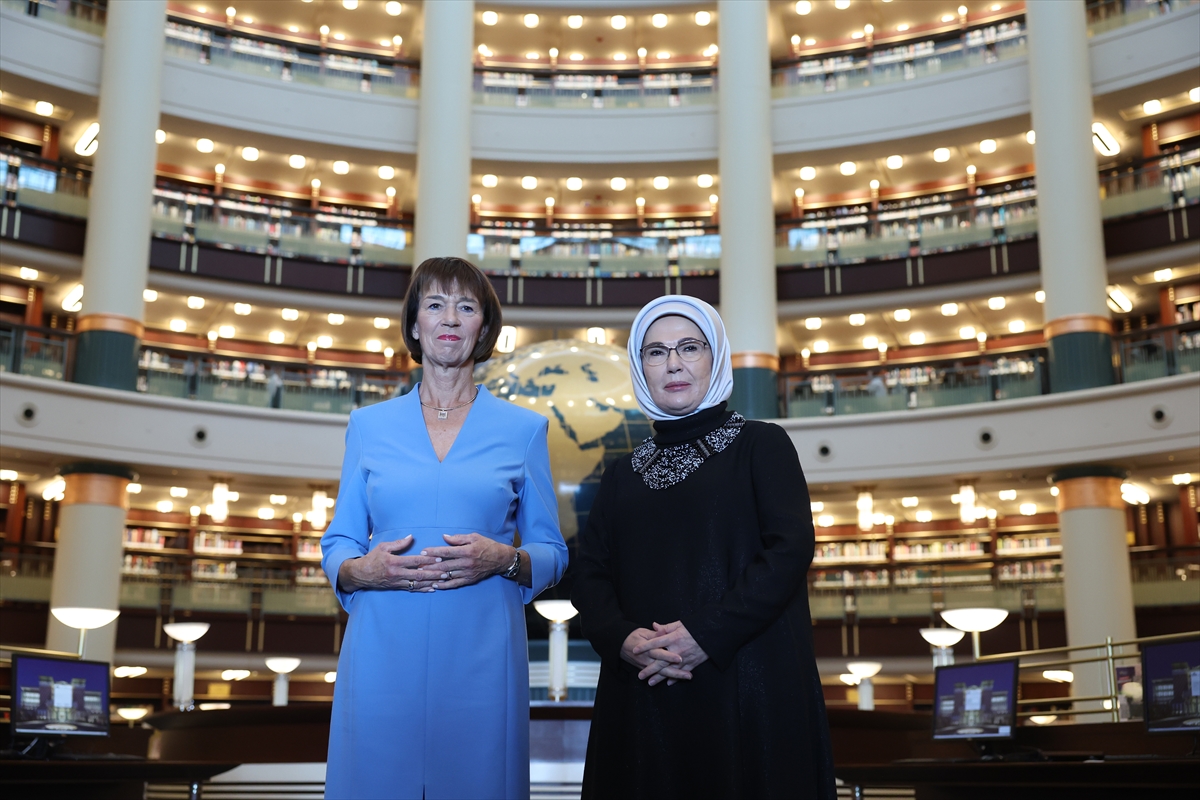 Emine Erdoğan, Almanya Başbakanı Merz'in eşiyle Millet Kütüphanesi'ni ziyaret etti