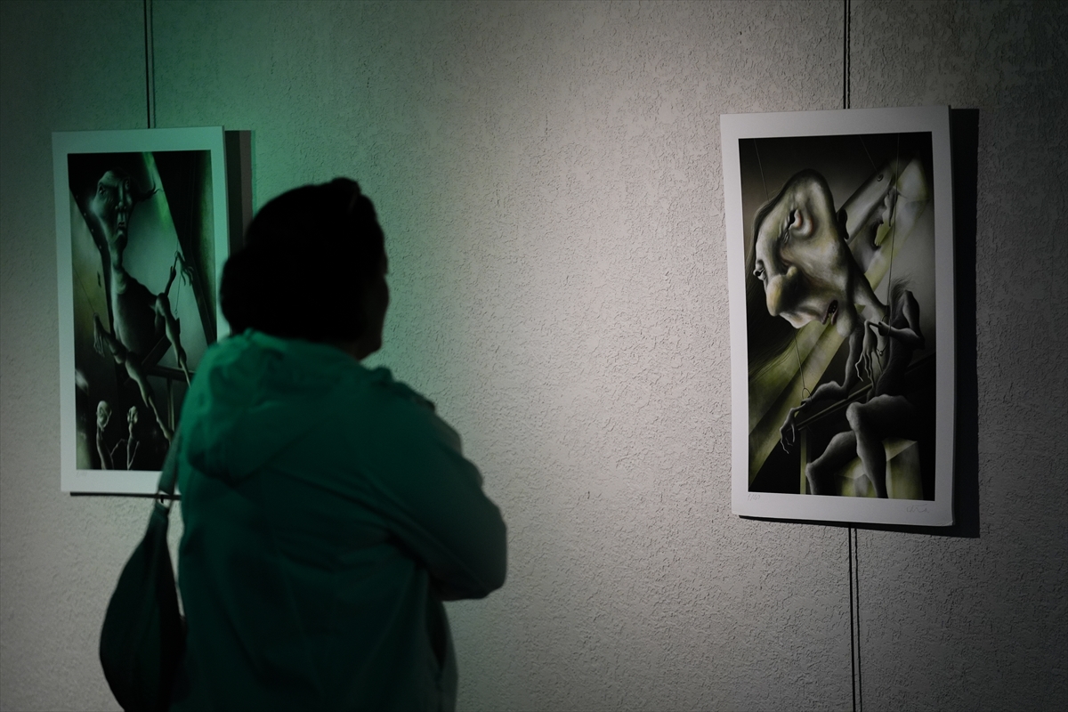 İzmir'de "Hatırla! Kimsin?" sergisi sanatseverlerle buluştu