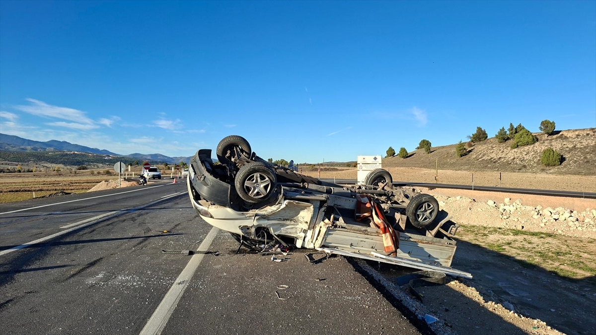 Kütahya'da cip ile kamyonetin çarpıştığı kazada 4 kişi yaralandı