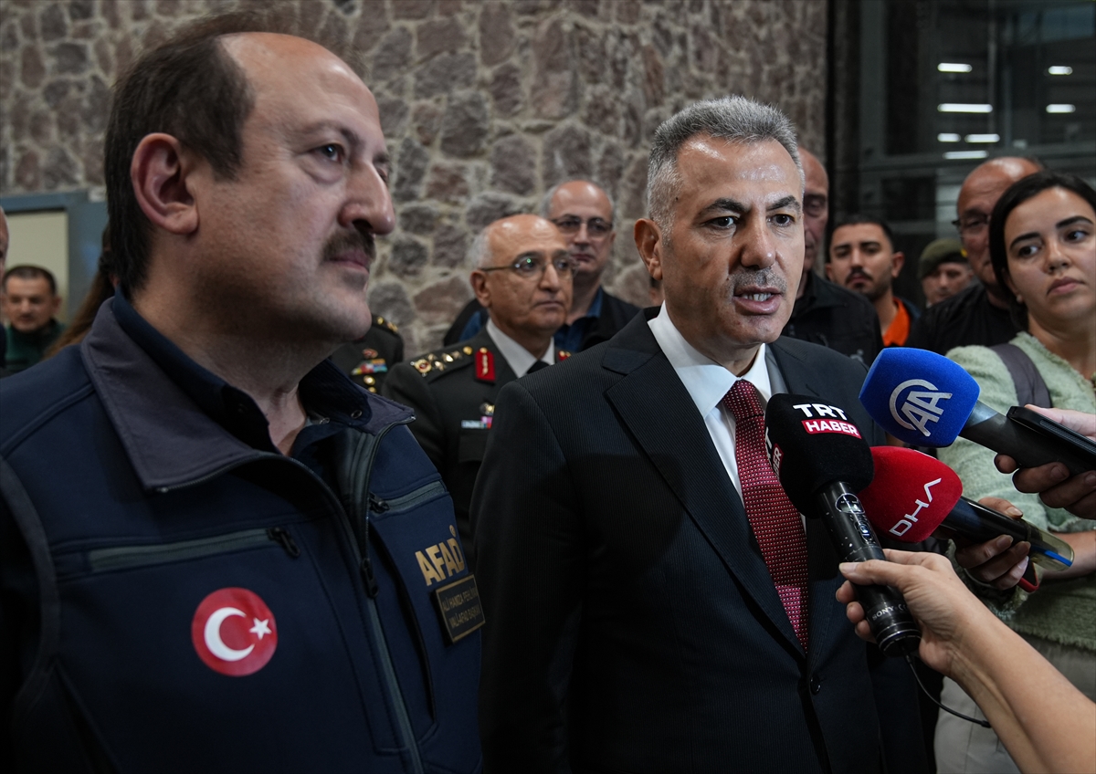 İzmir depreminde hayatını kaybedenler anıldı