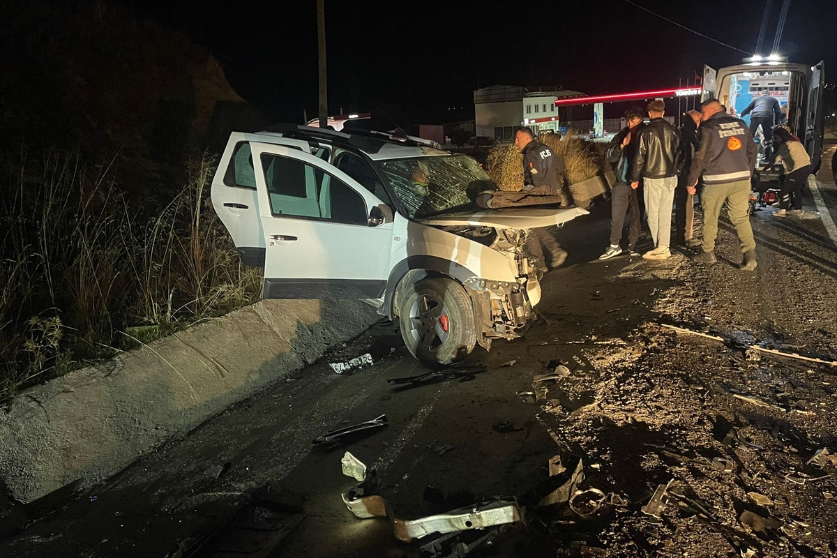 Uşak'ta cip ile otomobilin çarpışması sonucu karı koca öldü, 3 kişi yaralandı