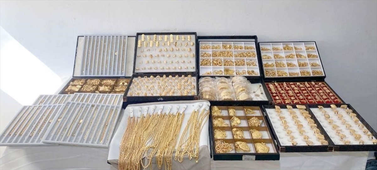 Diyarbakır'da ülkeye kaçak yollarla getirilen 7,5 kilogram işlenmiş altın ele geçirildi
