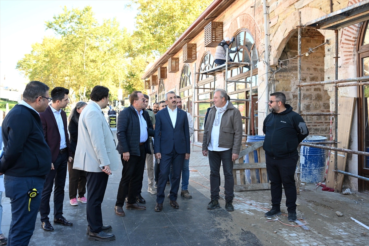 Edirne'de Havlucular Hanı ve Mezit Bey Hamamı'ndaki restorasyon çalışmaları sürüyor.