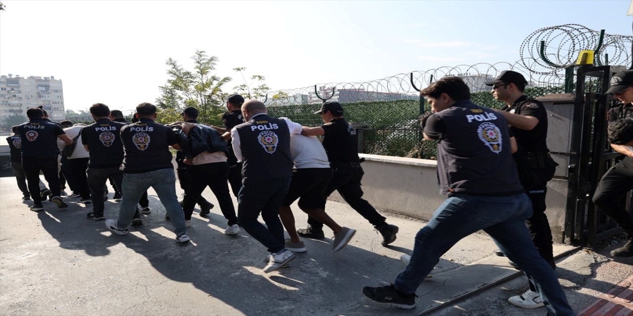 Mersin’de futbol kulübü adına loca bileti satışıyla dolandırıcılık yapan 16 kişiden 5’i tutuklandı