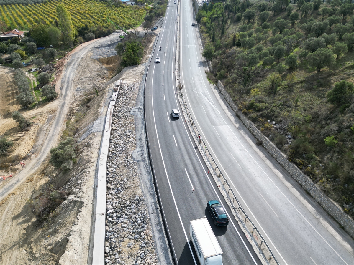 Aydın'da çöken yol onarılıp yeniden trafiğe açıldı