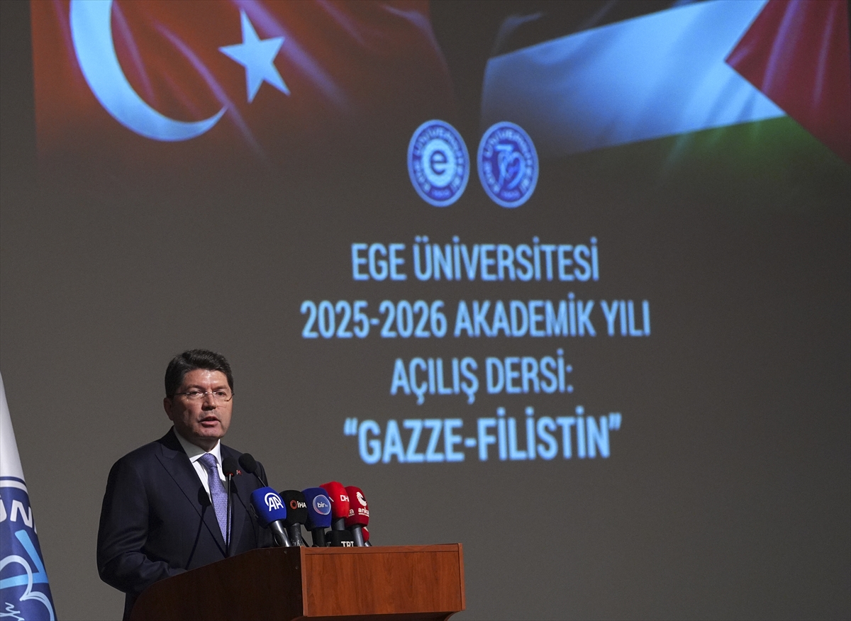 Türkiye'yi terörden arındırarak yolumuza güçlü adımlarla devam edeceğiz.