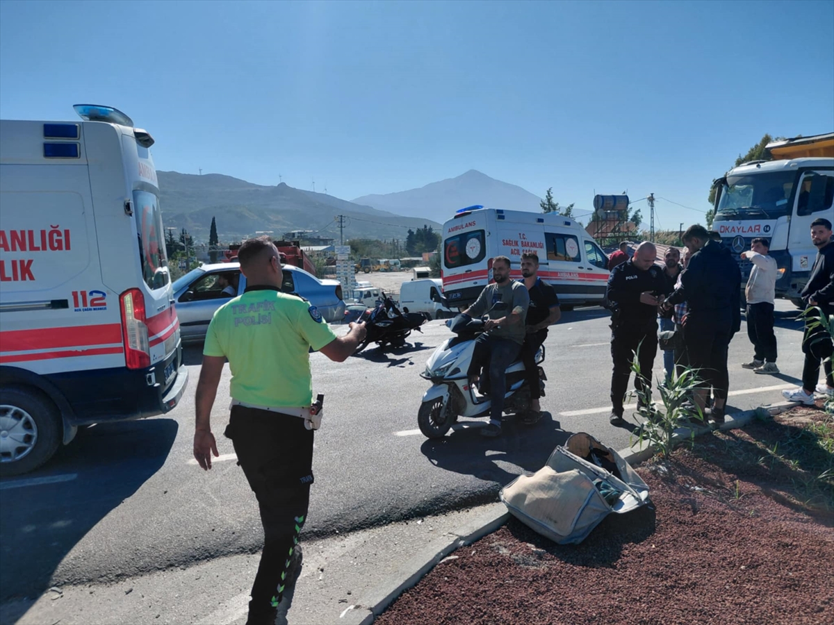 Hatay'da 3 aracın karıştığı kazada 1 kişi öldü, 5 kişi yaralandı