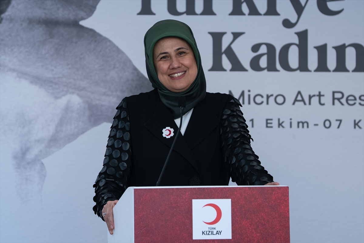 Türk Kızılayın "Türkiye Yüzyılı Kadınları" sergisi Ankara'da açıldı