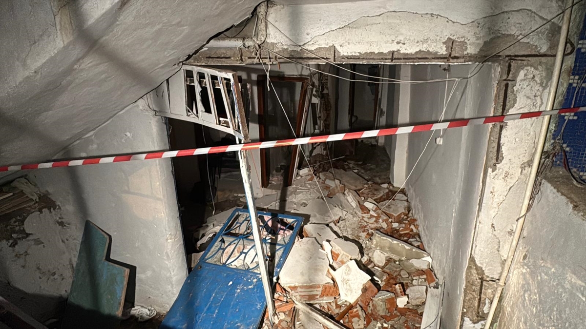 Bağcılar'da bir evde tüp patlaması sonucu 3 kişi yaralandı