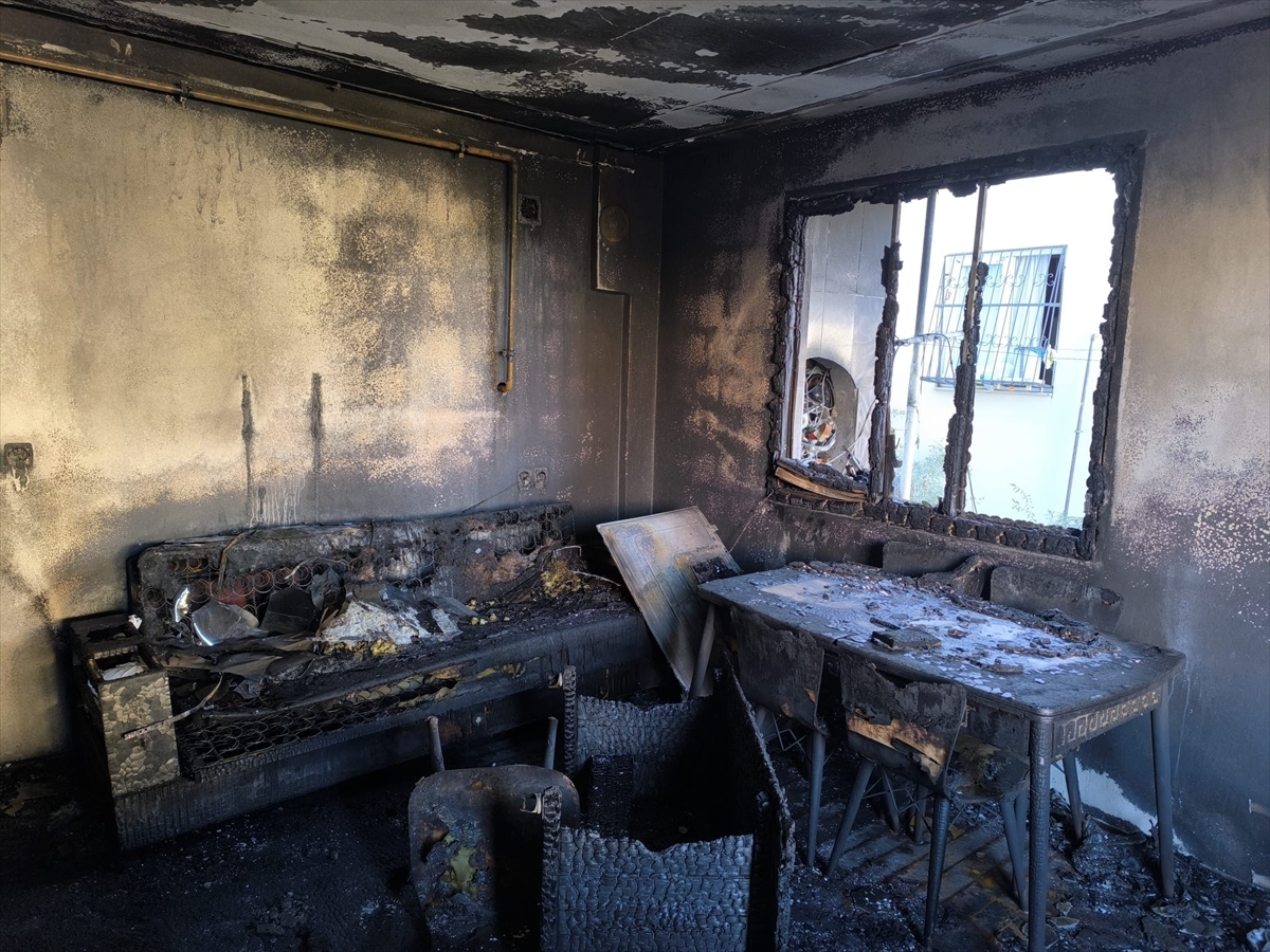 Adana'da bir ev yandı