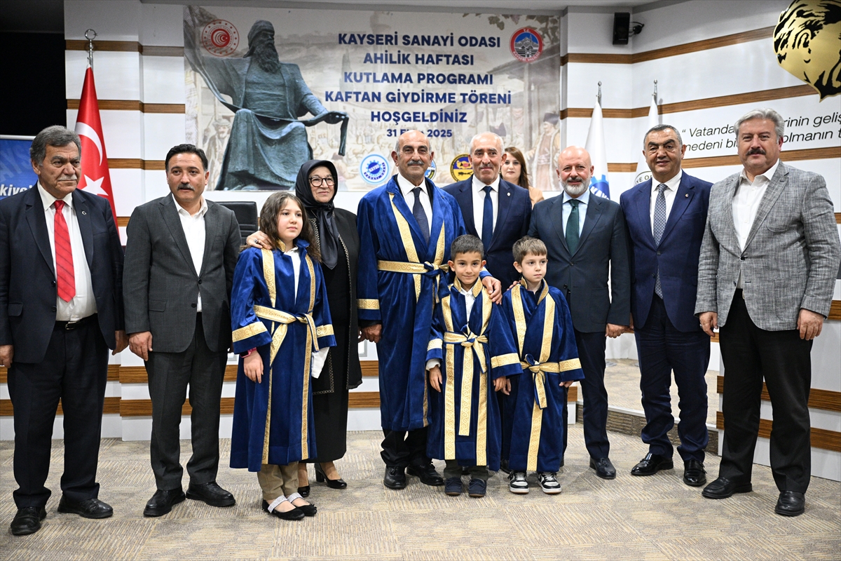 Kayseri'de "Yılın Ahisi" seçilen iş insanı Ali Rıza Güldüoğlu'na şed kuşatıldı
