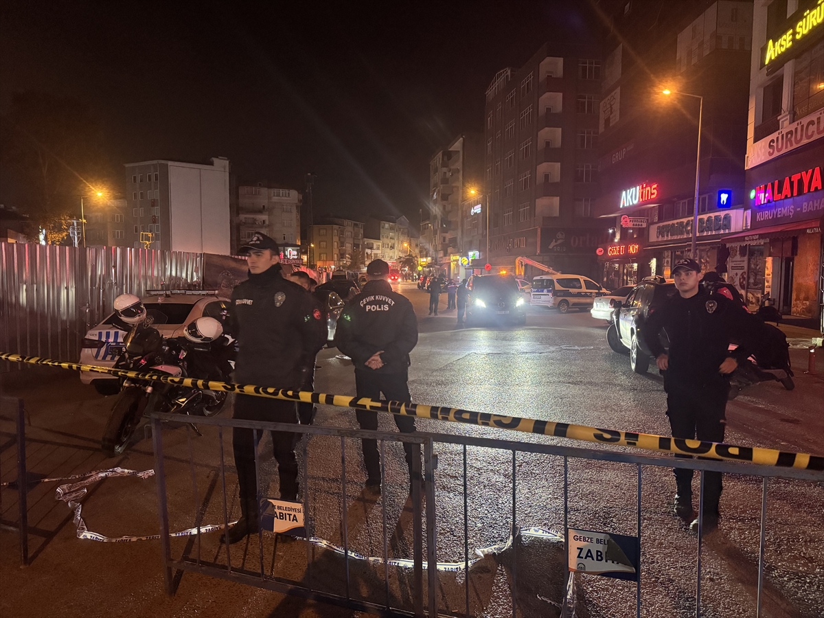 Çöken apartmanın yakınındaki bir bina daha tedbiren boşaltıldı