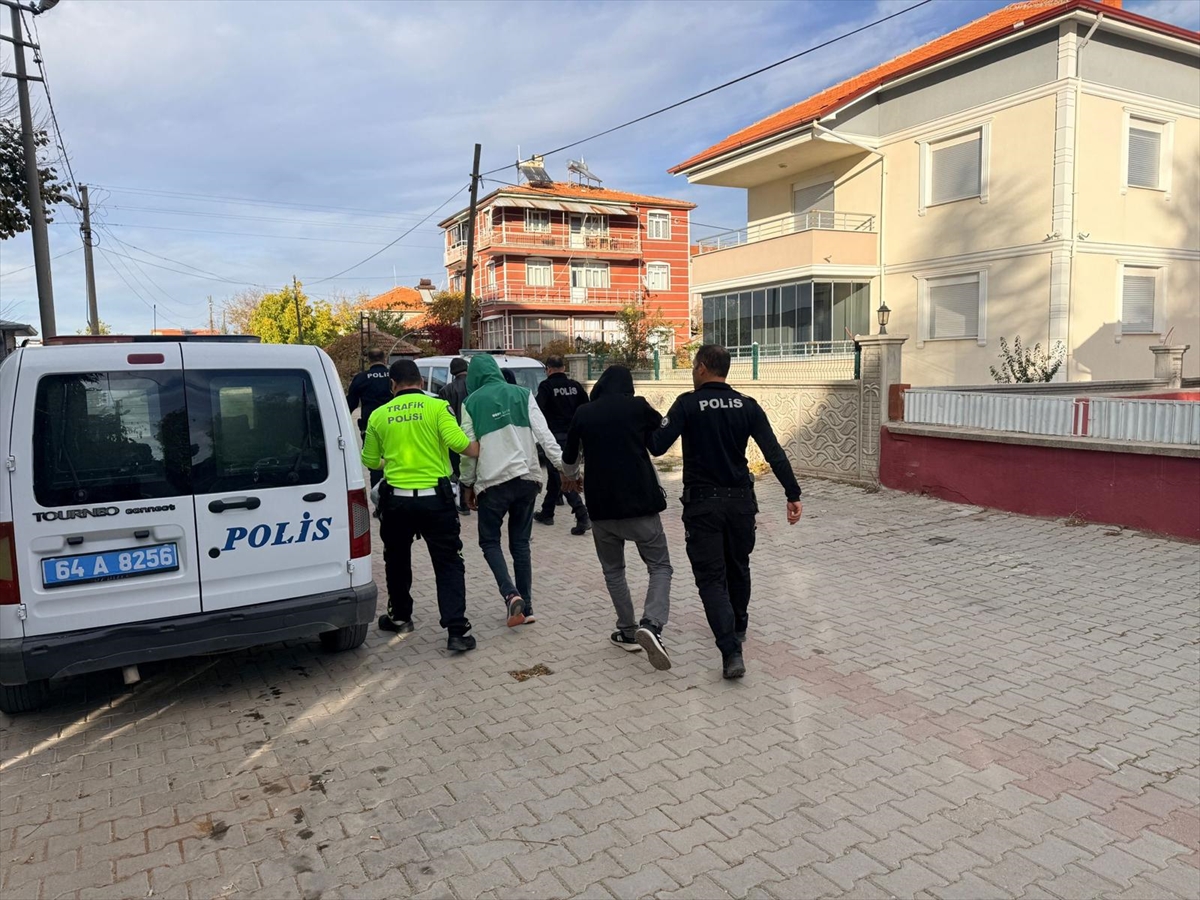 Uşak'ta uyuşturucu operasyonlarında yakalanan 8 zanlı tutuklandı