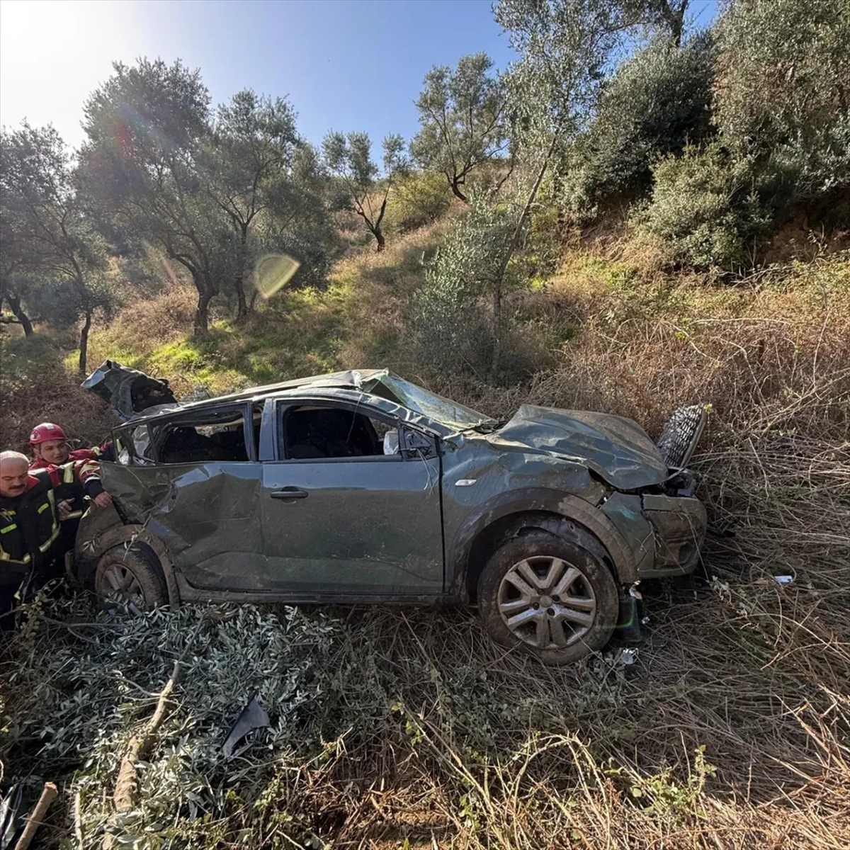 Aydın'da uçuruma yuvarlanan otomobilin sürücüsü yaralandı