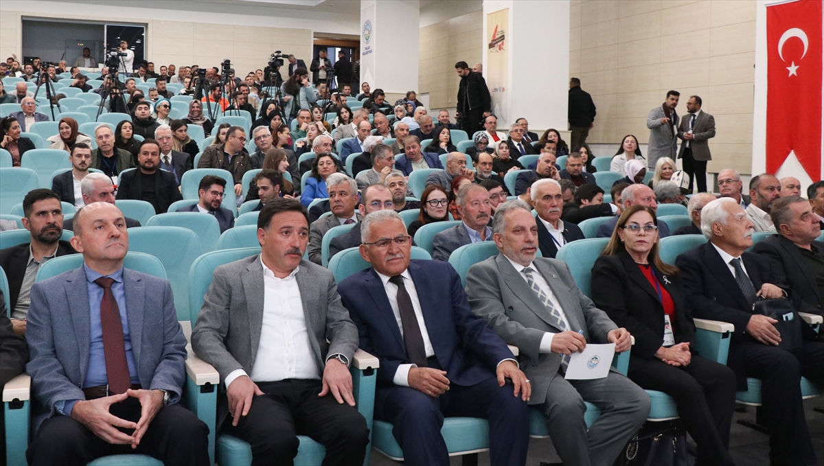 Türk dünyasından 48 şair ve yazar Kayseri'de buluştu