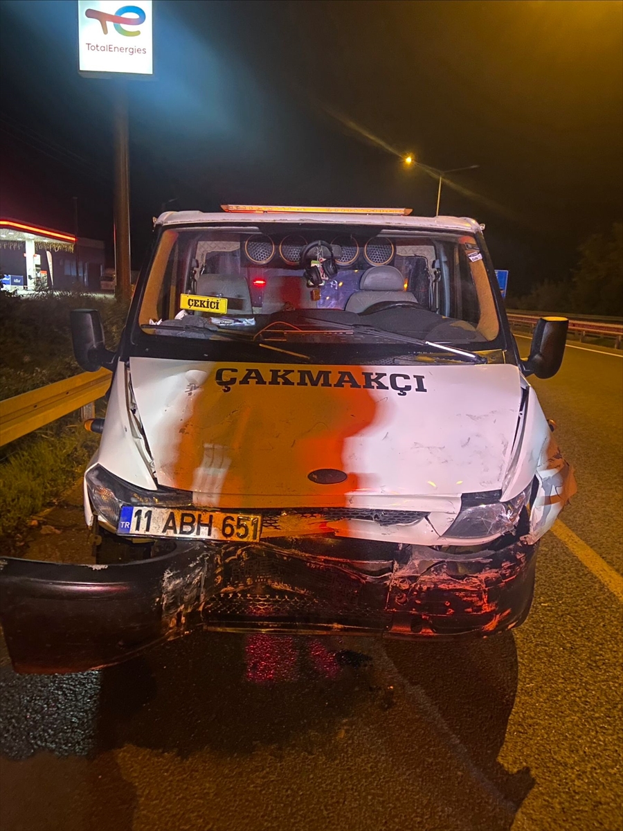 Bursa'daki trafik kazasında anne ile kızı öldü, 3 kişi yaralandı