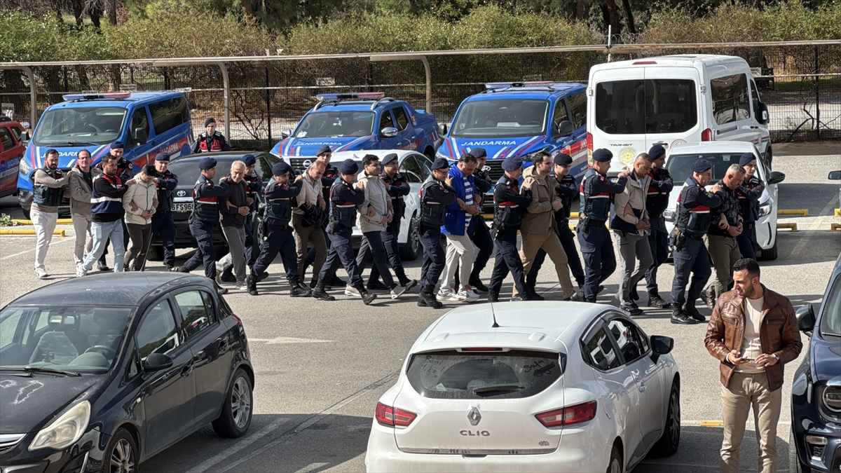 Muğla'da lastik botla yurt dışına kaçmaya çalışan 8'i FETÖ üyesi 9 şüpheli yakalandı