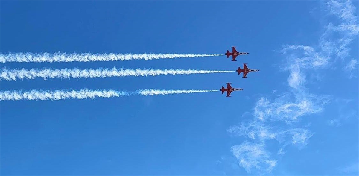 Türk Yıldızları, Tekirdağ semalarında gösteri uçuşu yaptı