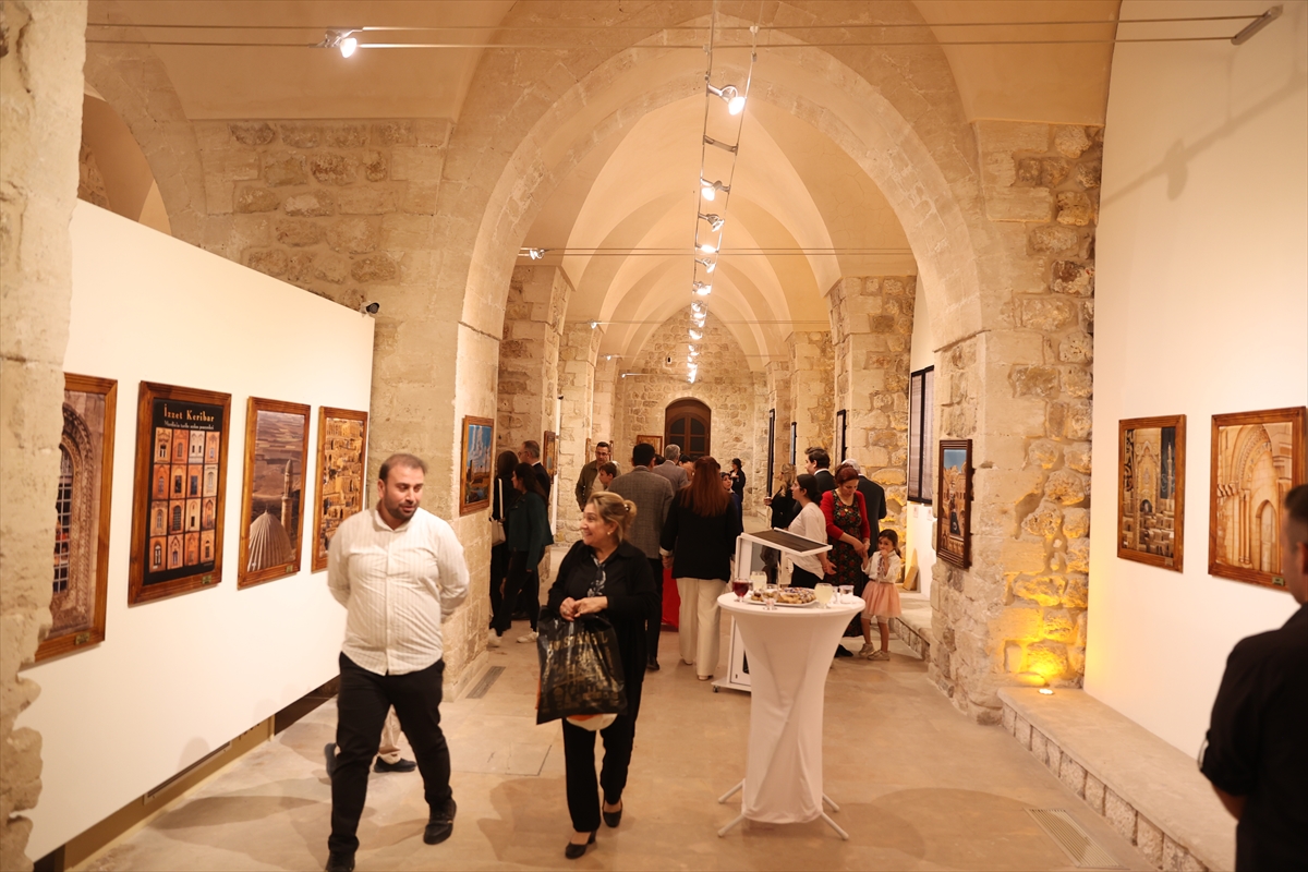 Mardin'de özel eşarp koleksiyonu sergisi açıldı