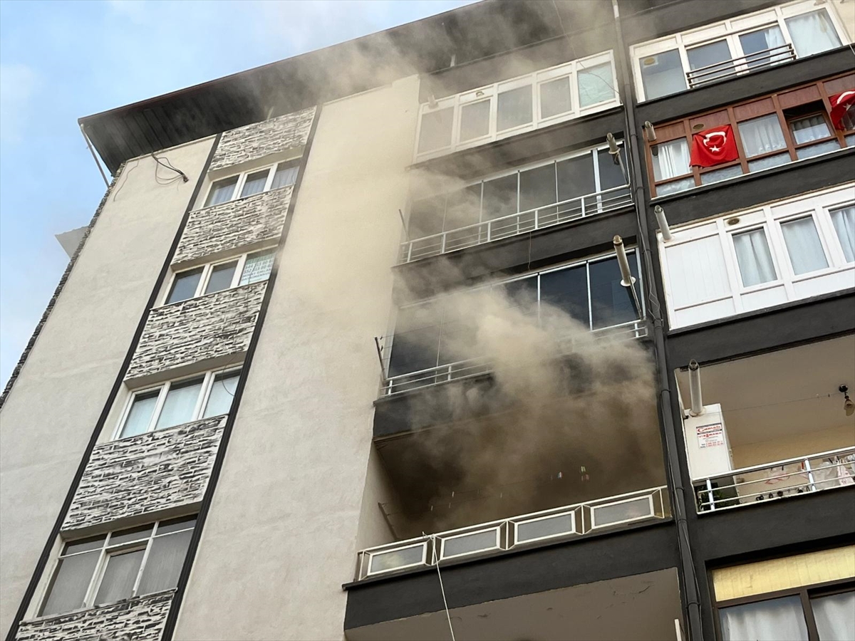 Aydın'da apartmanda çıkan yangın söndürüldü