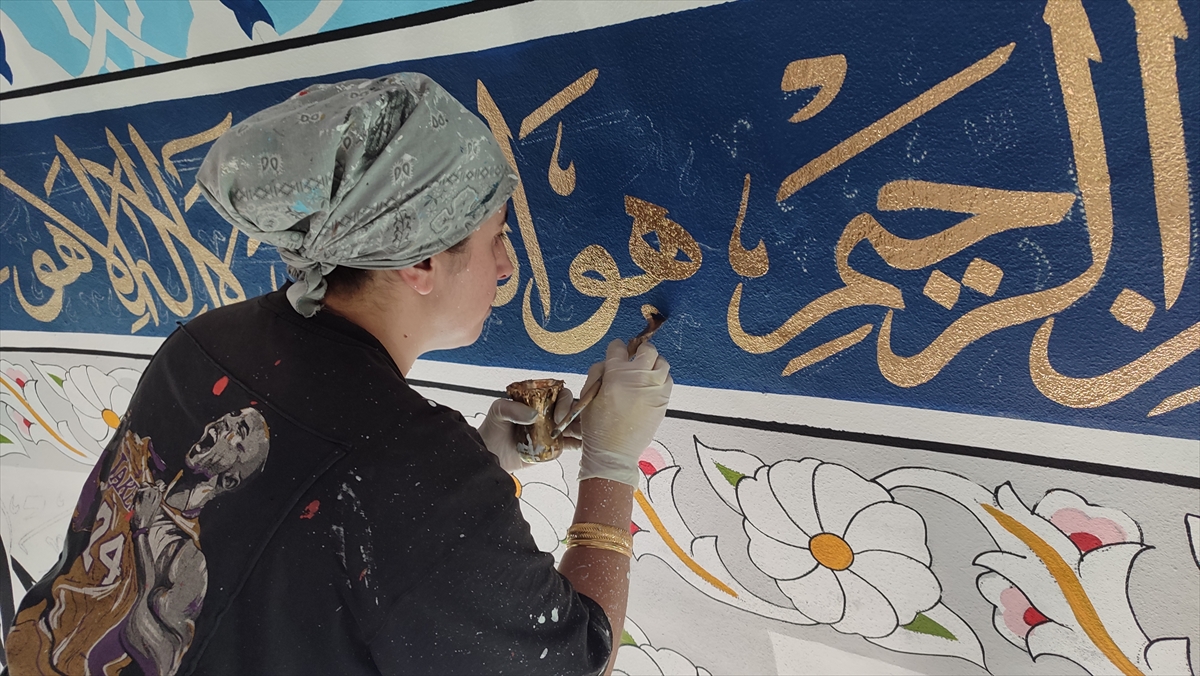 Samsunlu kadın nakkaşlar camilerin duvarlarını motiflerle süslüyor