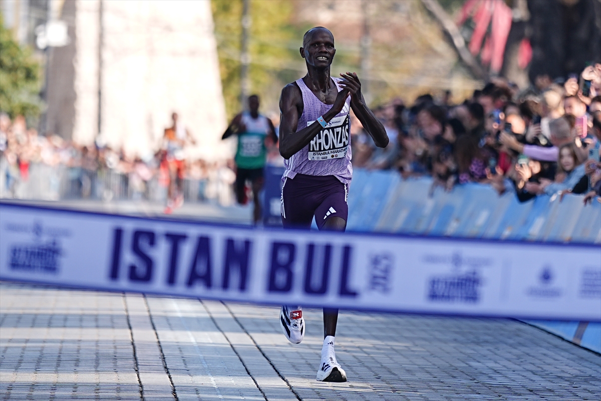 47. İstanbul Maratonu'nu erkeklerde Rhonzas Lokitam Kilimo kazandı
