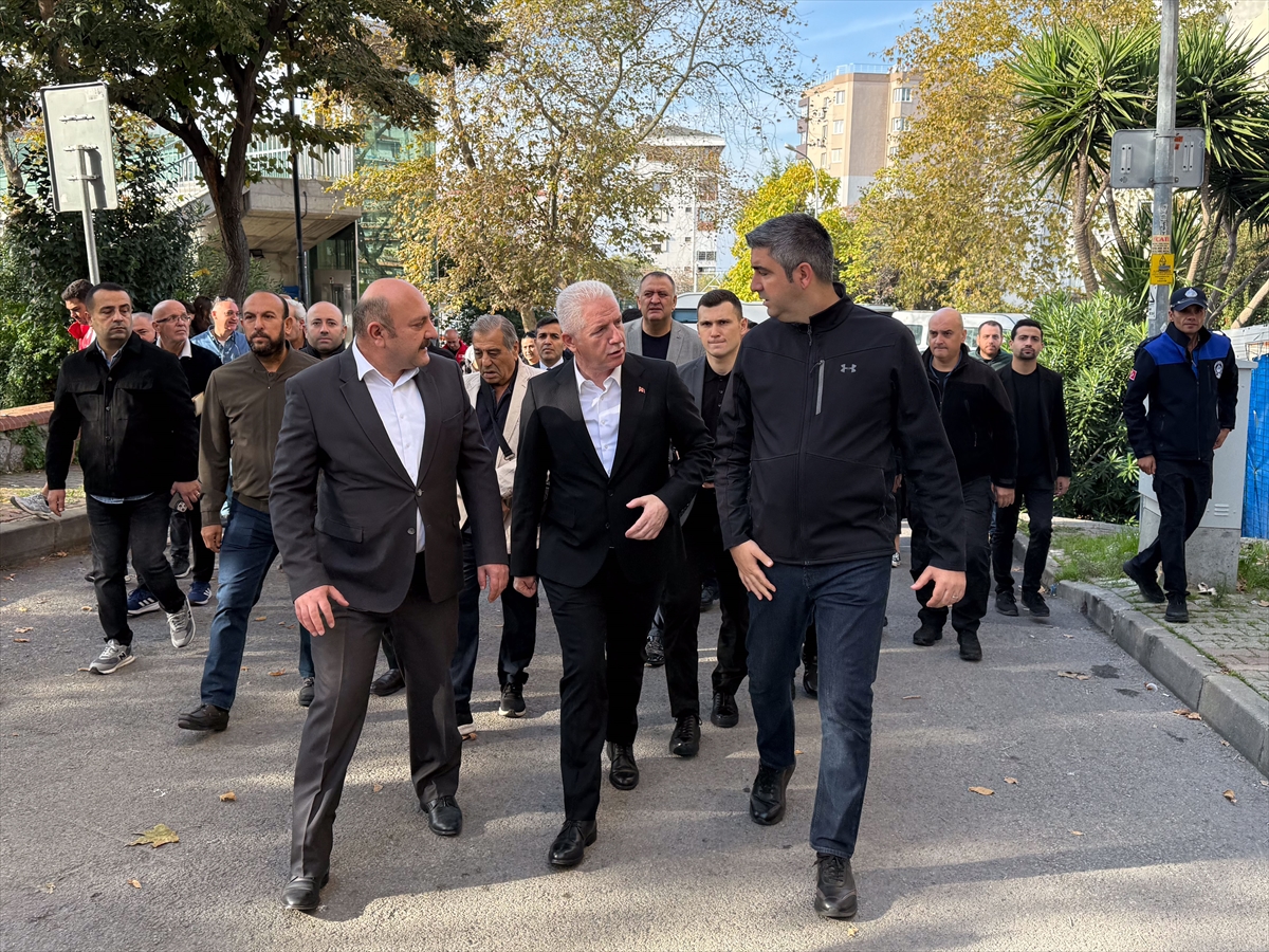 İstanbul Valisi Gül, Kartal'da kolonlarında çatlak nedeniyle boşaltılan binayı inceledi