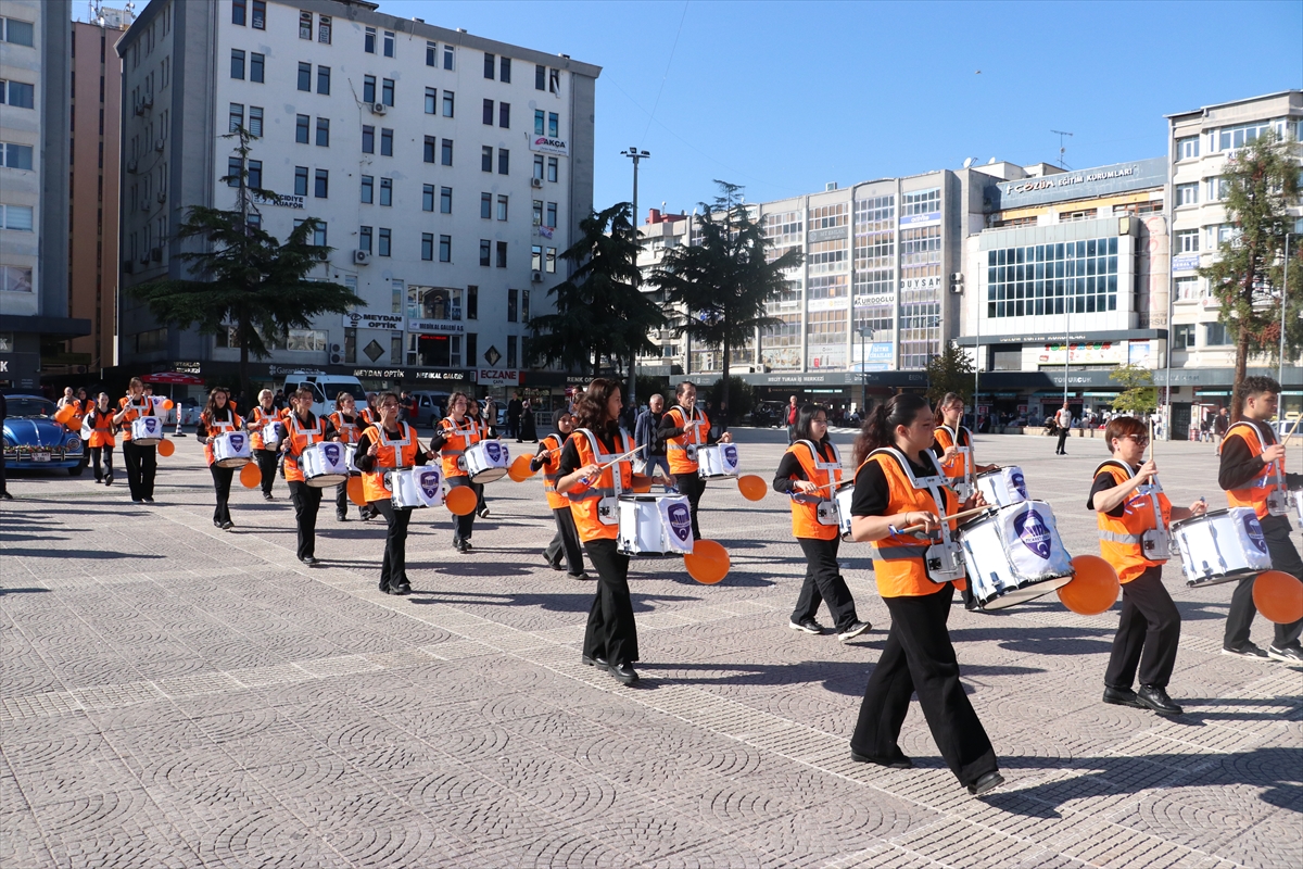 Samsun'da LÖSEV farkındalık yürüyüşü düzenledi