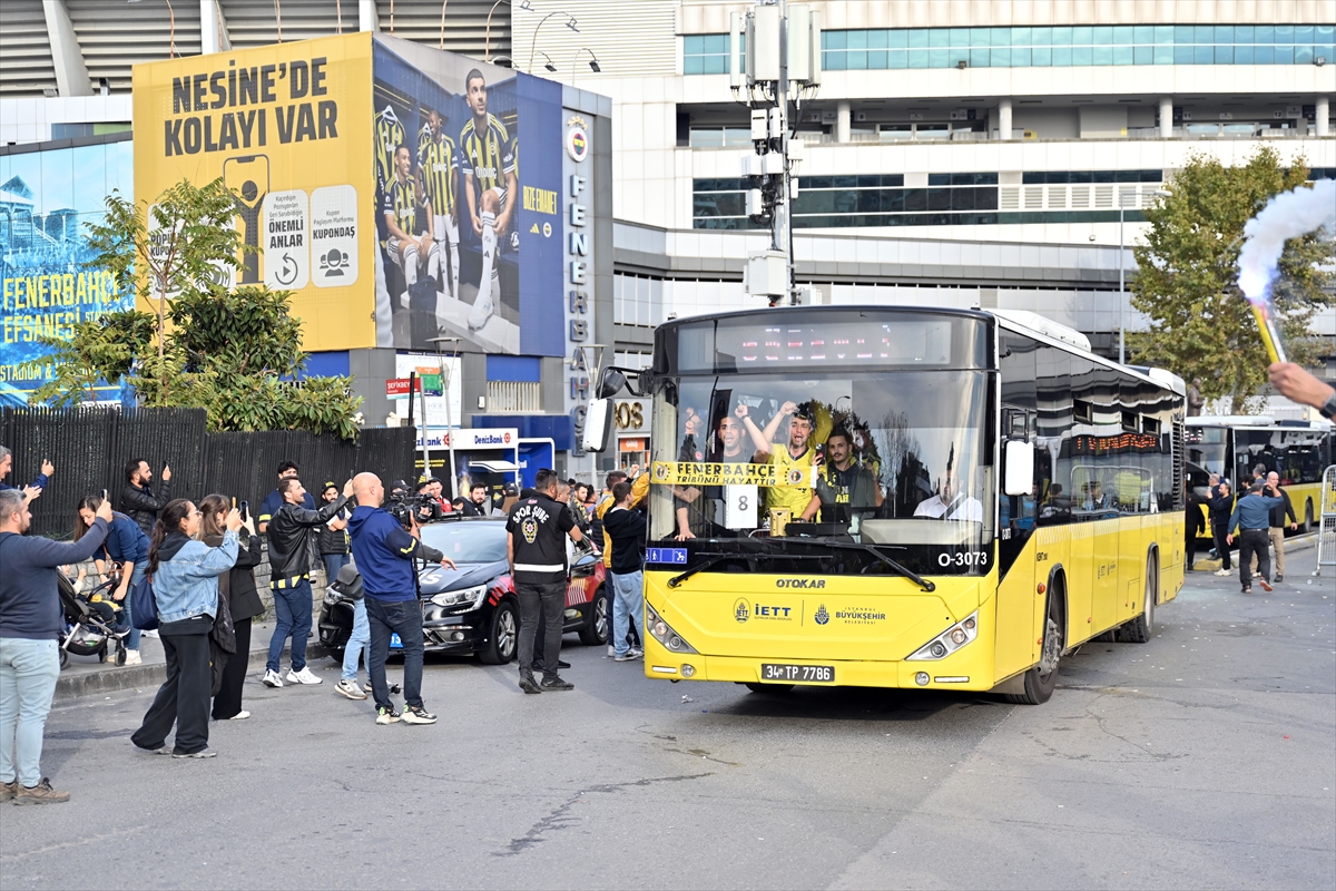Fenerbahçe taraftarı, Tüpraş Stadı'na hareket etti
