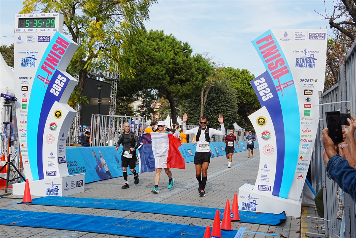 Fransa'nın Ankara Büyükelçisi Isabelle Dumont, 47. İstanbul Maratonu'na katıldı