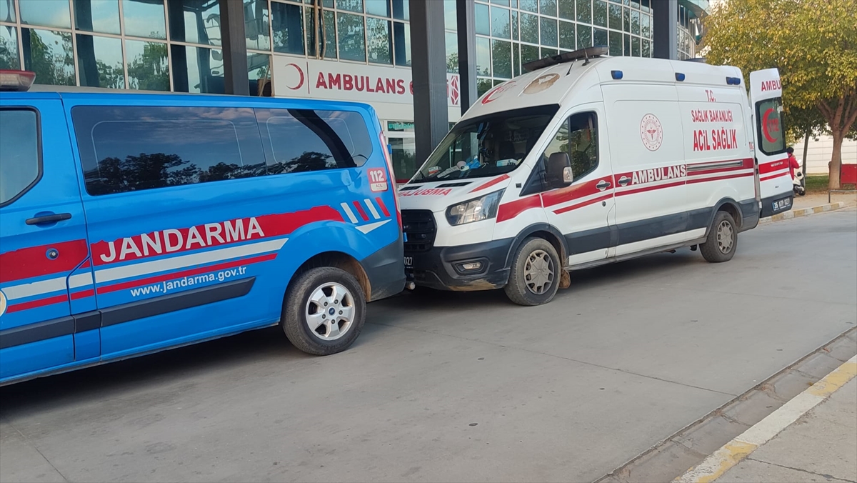 İzmir'de devrilen traktörün sürücüsü hayatını kaybetti