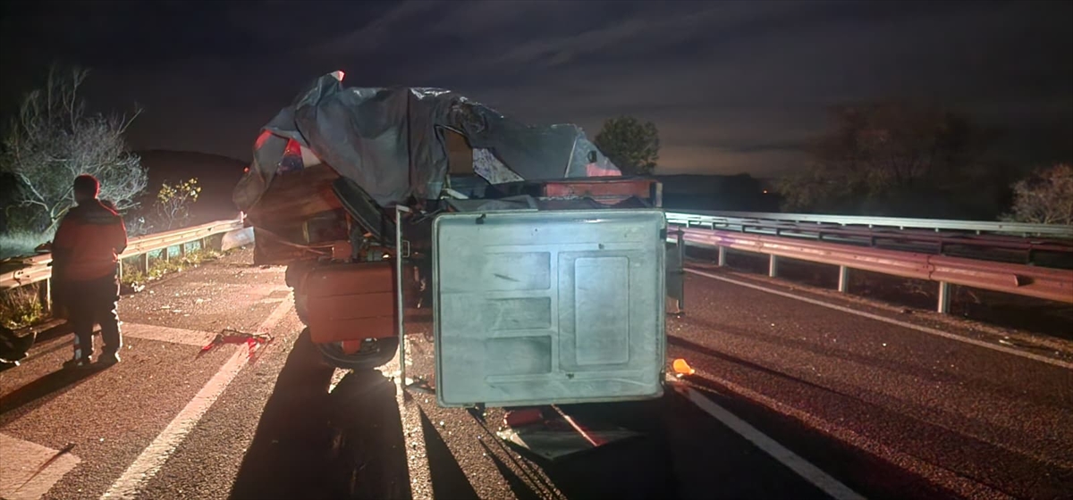 Bolu'da traktör ile kamyonetin çarpışması sonucu 5 kişi yaralandı