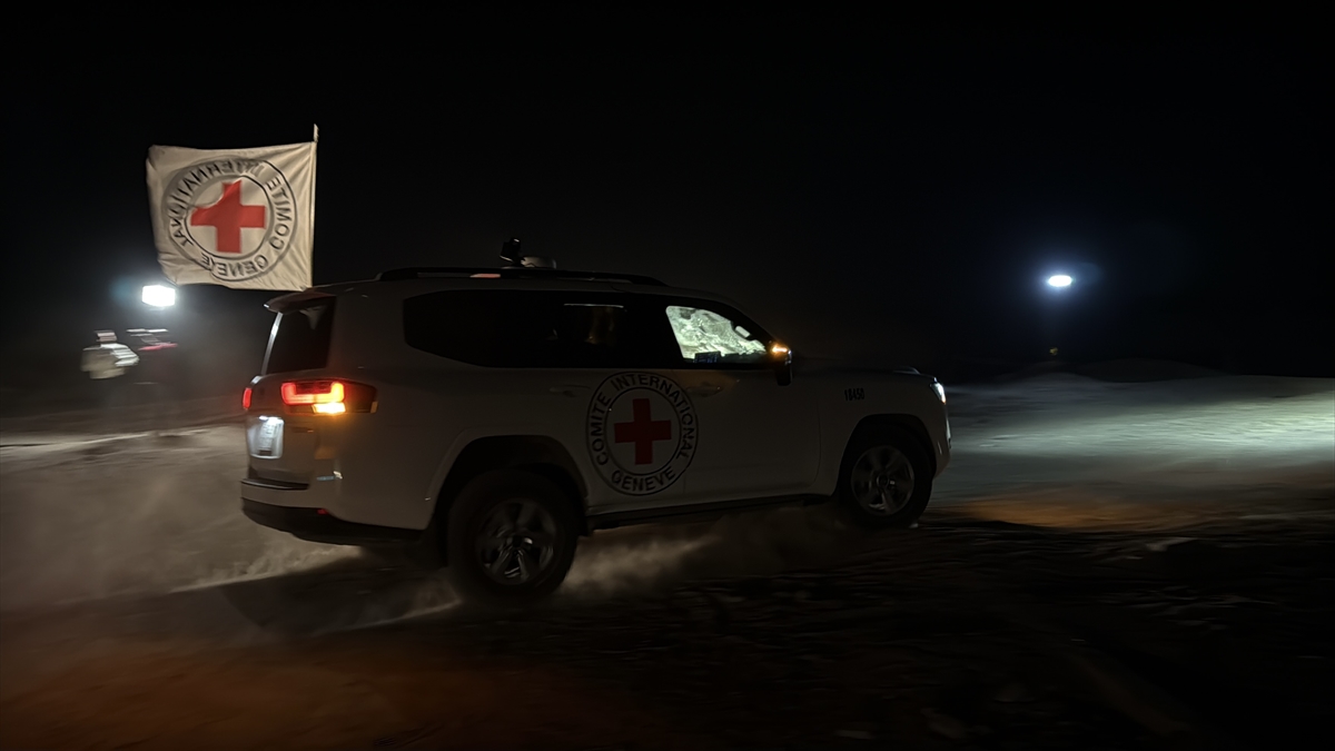 İsrail, Hamas'ın Kızılhaç'a teslim ettiği 3 esirin cesedini aldı