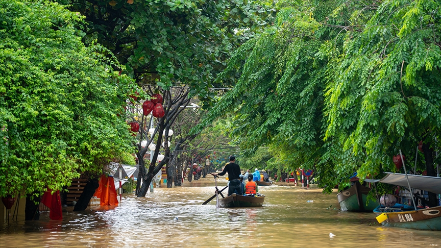 Vietnam'da sel ve heyelanlar nedeniyle yaşamını yitirenlerin sayısı 36'ya çıktı