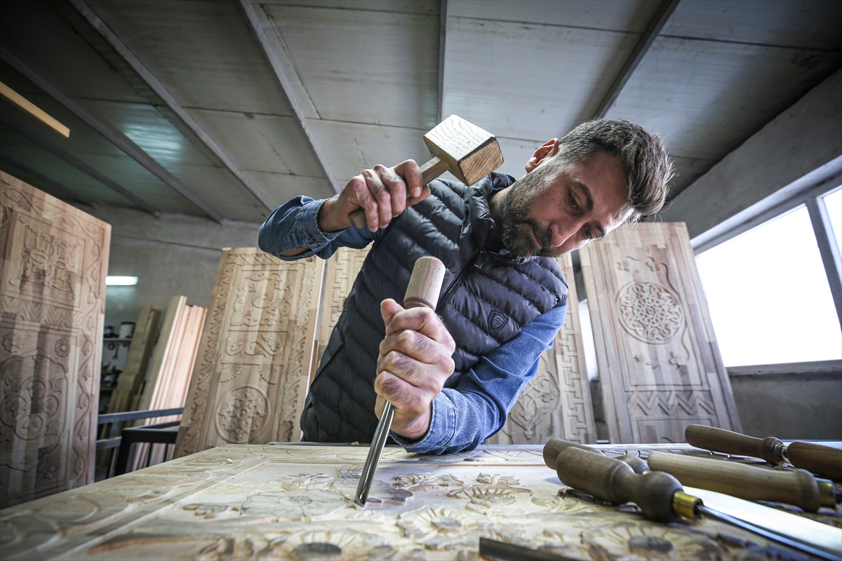Ahşabı sanat eserine dönüştürdü, yurt dışından bile sipariş alıyor