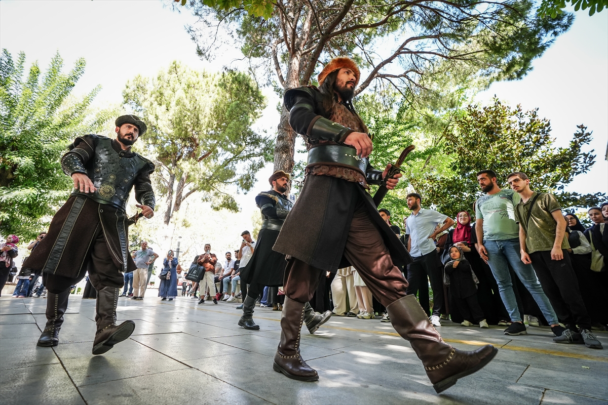 Osman Gazi Türbesi'nde jandarmanın tuttuğu saygı nöbeti 5 yılı geride bıraktı