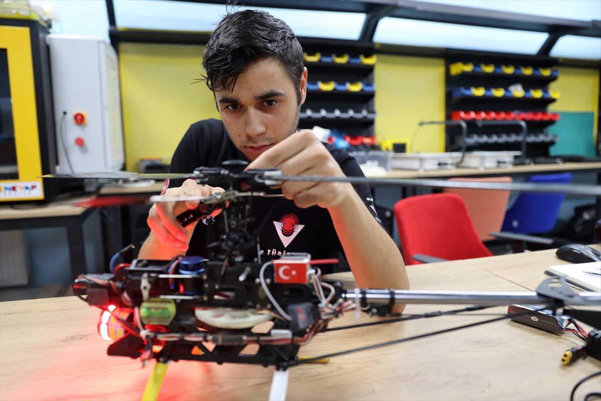 Üniversite öğrencisi tek motorlu İHA tasarladı
