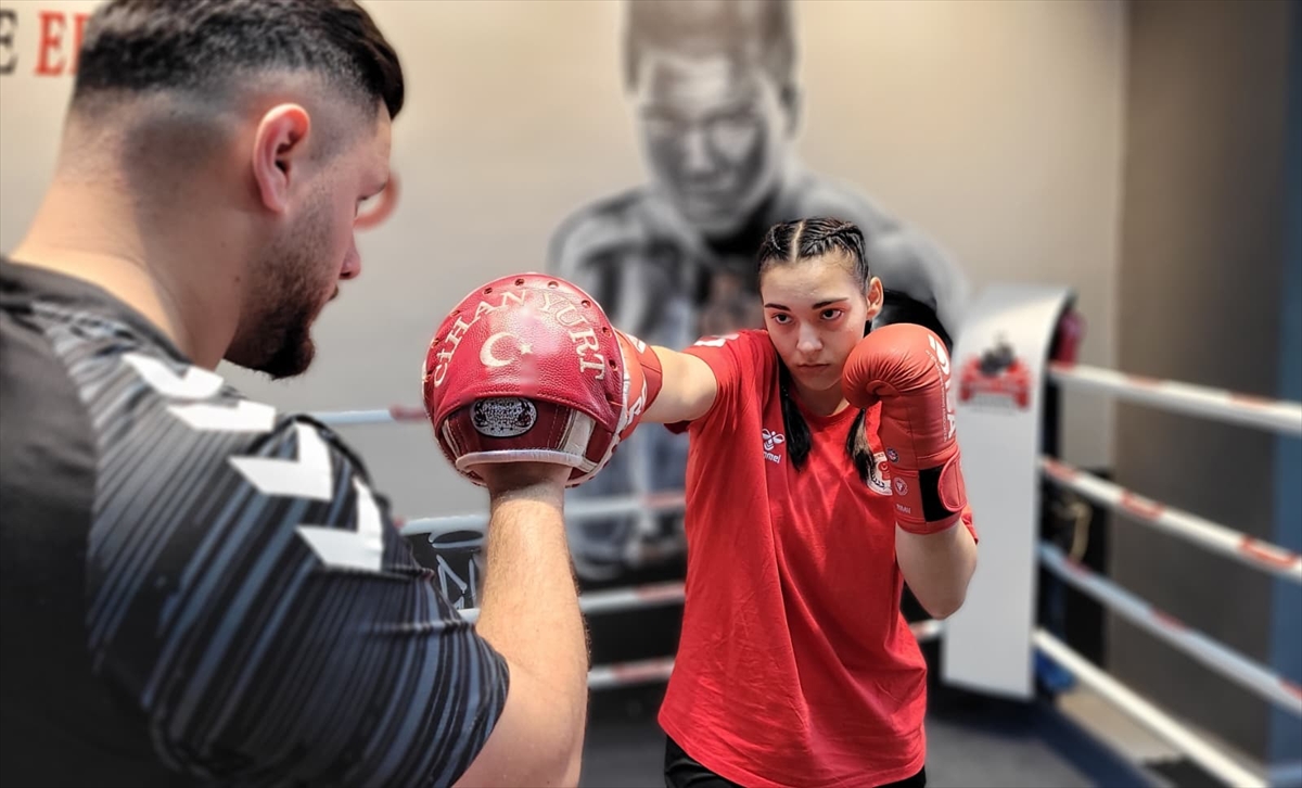 Milli boksör Ayşenur, Türkiye'deki başarılarını Avrupa'da  "taçlandırdı"