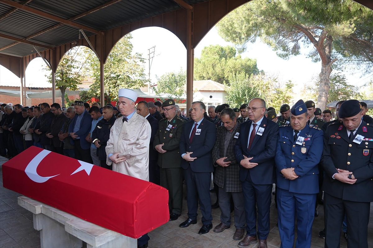 Manisa'da 95 yaşında vefat eden Kore gazisi son yolculuğuna uğurlandı