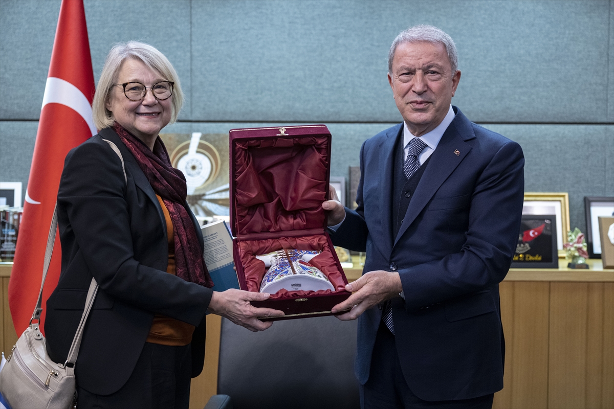 Milli Savunma Komisyonu Başkanı Akar, Finlandiya'nın Ankara Büyükelçisi Hamalainen ile görüştü